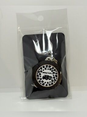 Tape Measure Tire Keychain with Chickup Truck Logo - NWT - 🖤🛞🛻🐥🖤